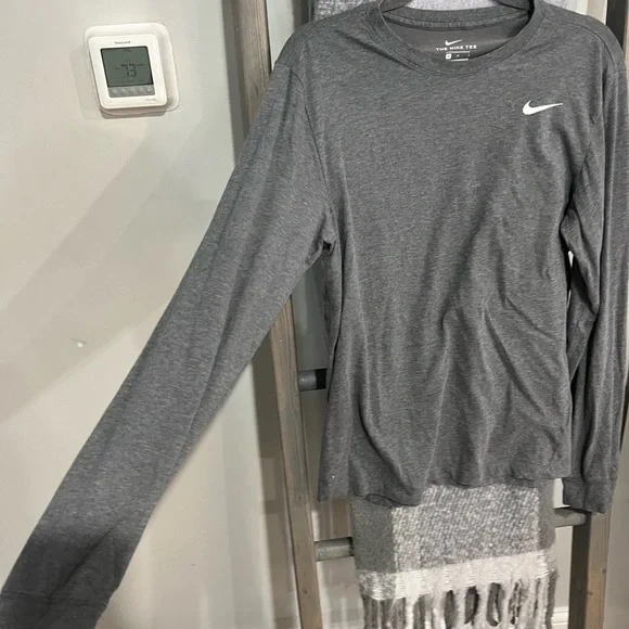 MENS NIKE LONG SLEEVE TEE - Picture 3 of 8